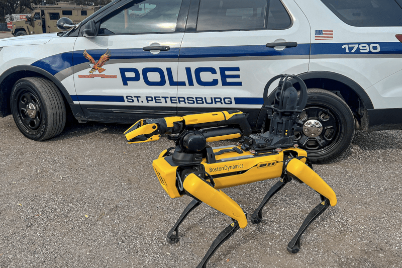 Policía de Florida presenta a su nuevo refuerzo: Spot, el perro robot. Foto de EFE