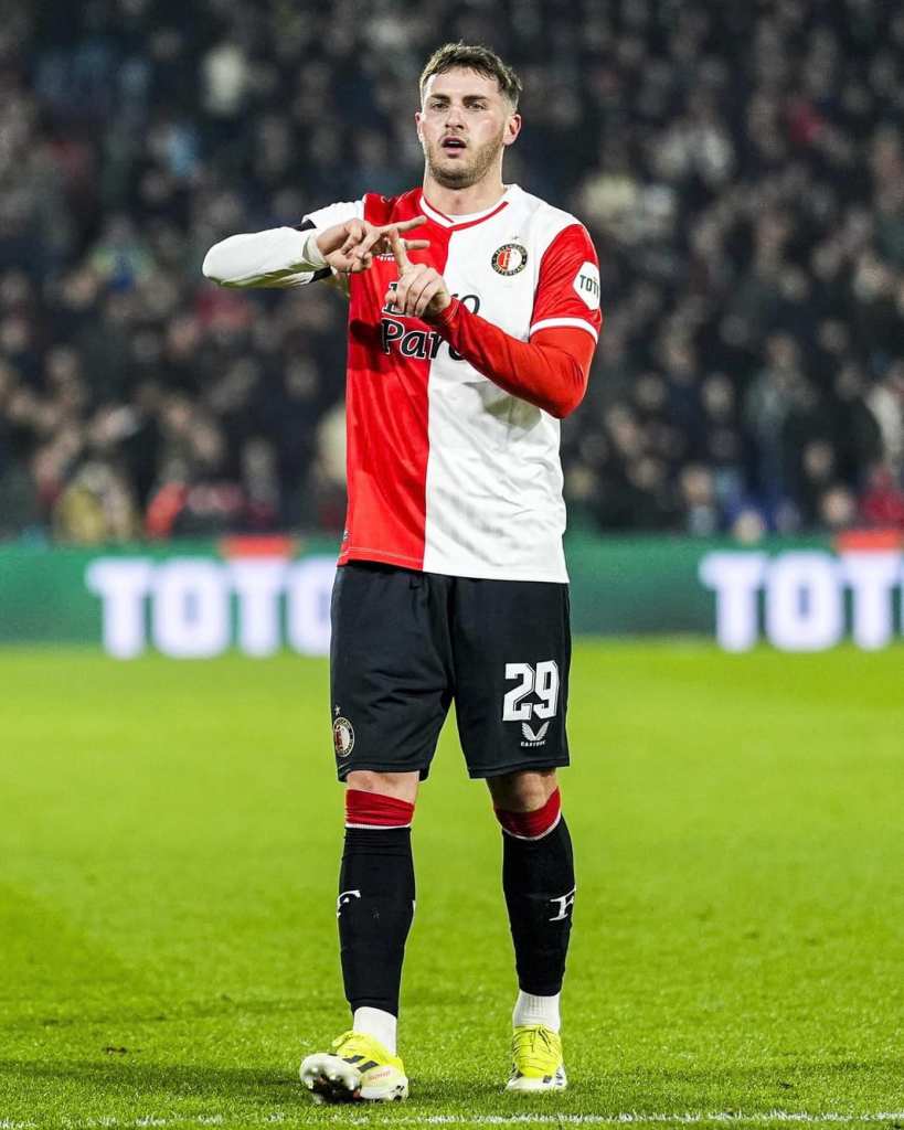 Revive el gol de Santi Giménez en la Eredivisie